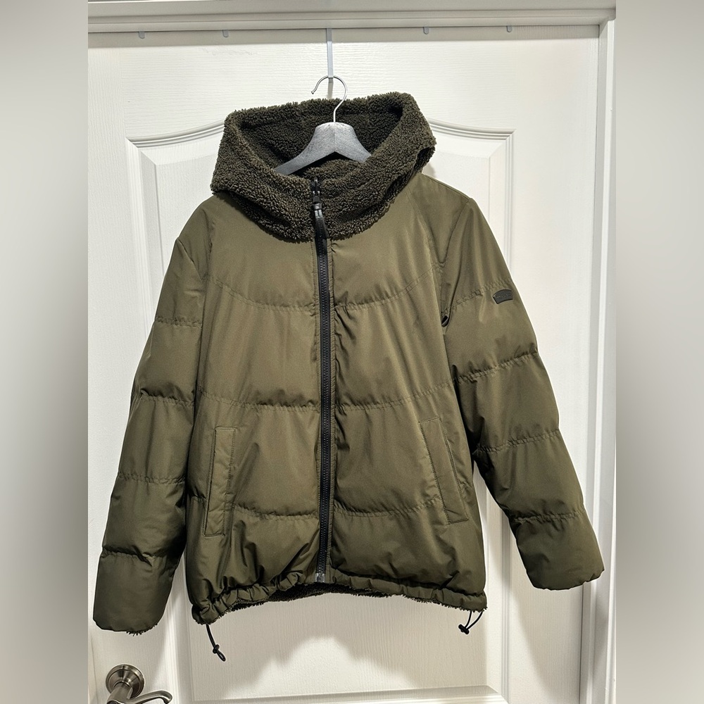Koolaburra by UGG Women’s Reversible Olive Green Sherpa Puffer Jacket, Size LG